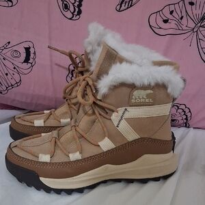 Sorel Women's Tan and White Winter Boots